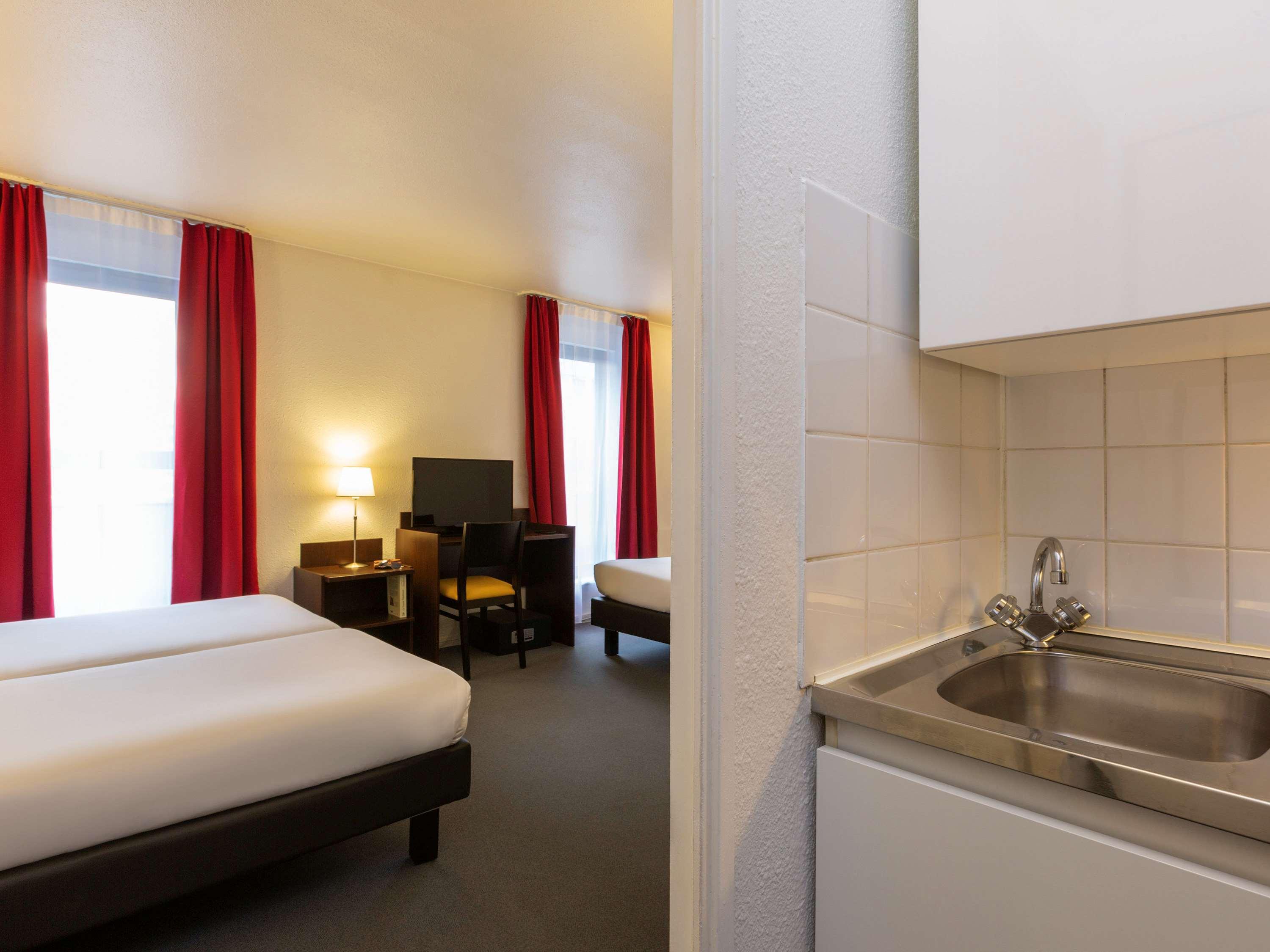 Aparthotel Adagio Access La Defense - Leonard De Vinci Courbevoie Exterior photo